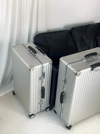 K3078 Spring-Loaded Alloy Handle Quietly Bold Design Festive Travel Gift Icon